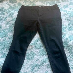 Old Navy “Pop Icon” Mid-Rise Black Skinny Jeans